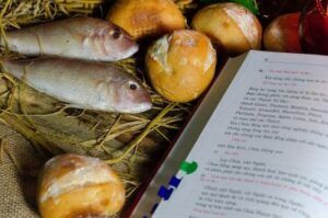 Jesús nos alimenta con su pan